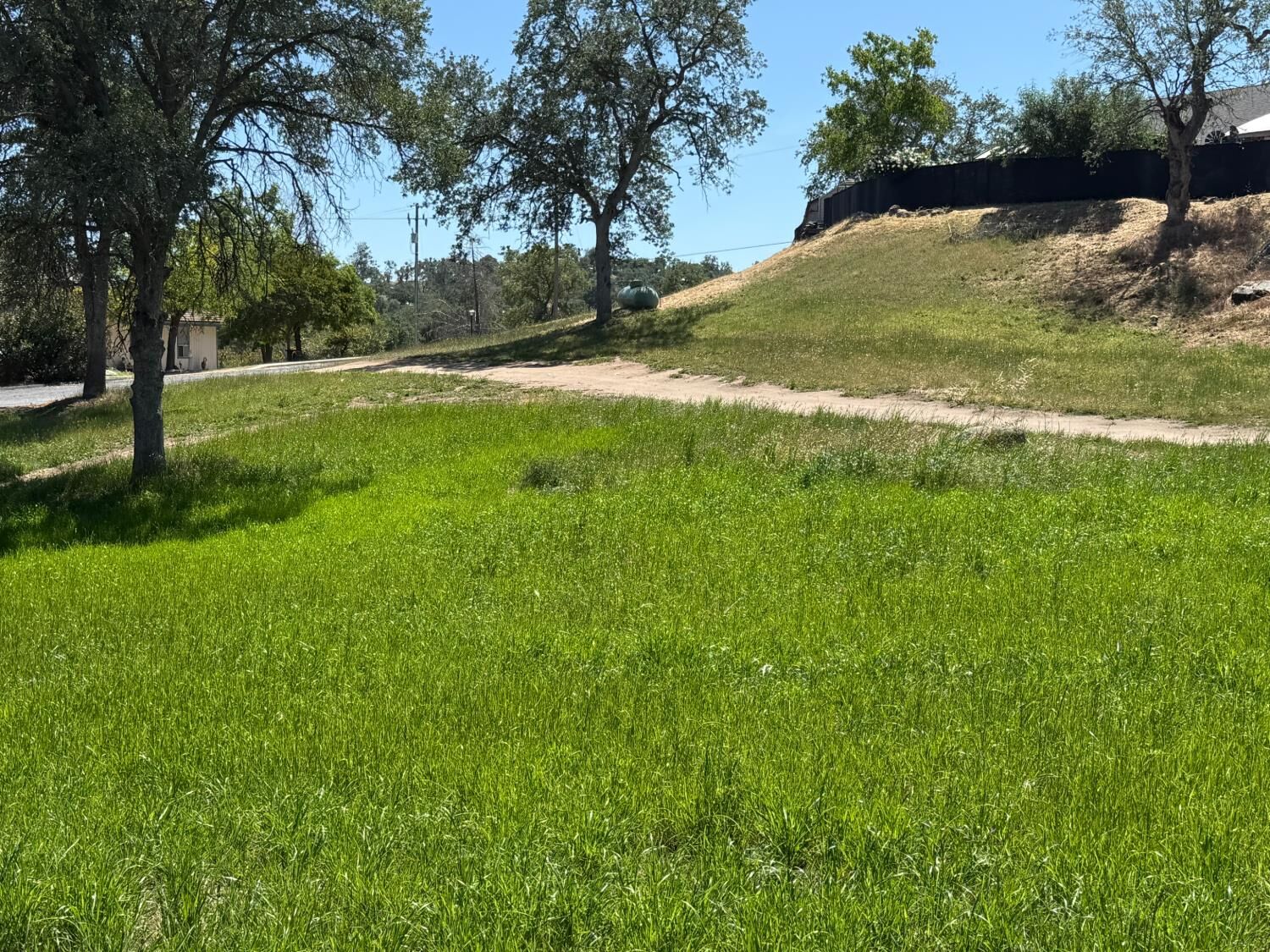 Property Photo:  958 Kings Canyon Ct.  CA 93614 
