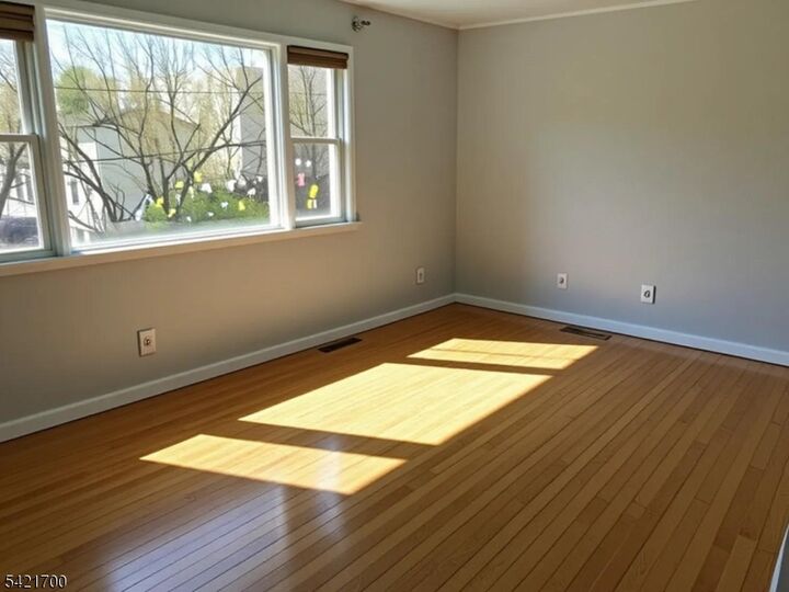 Property Photo:  7 Evelyn Ct 2  NJ 07040 