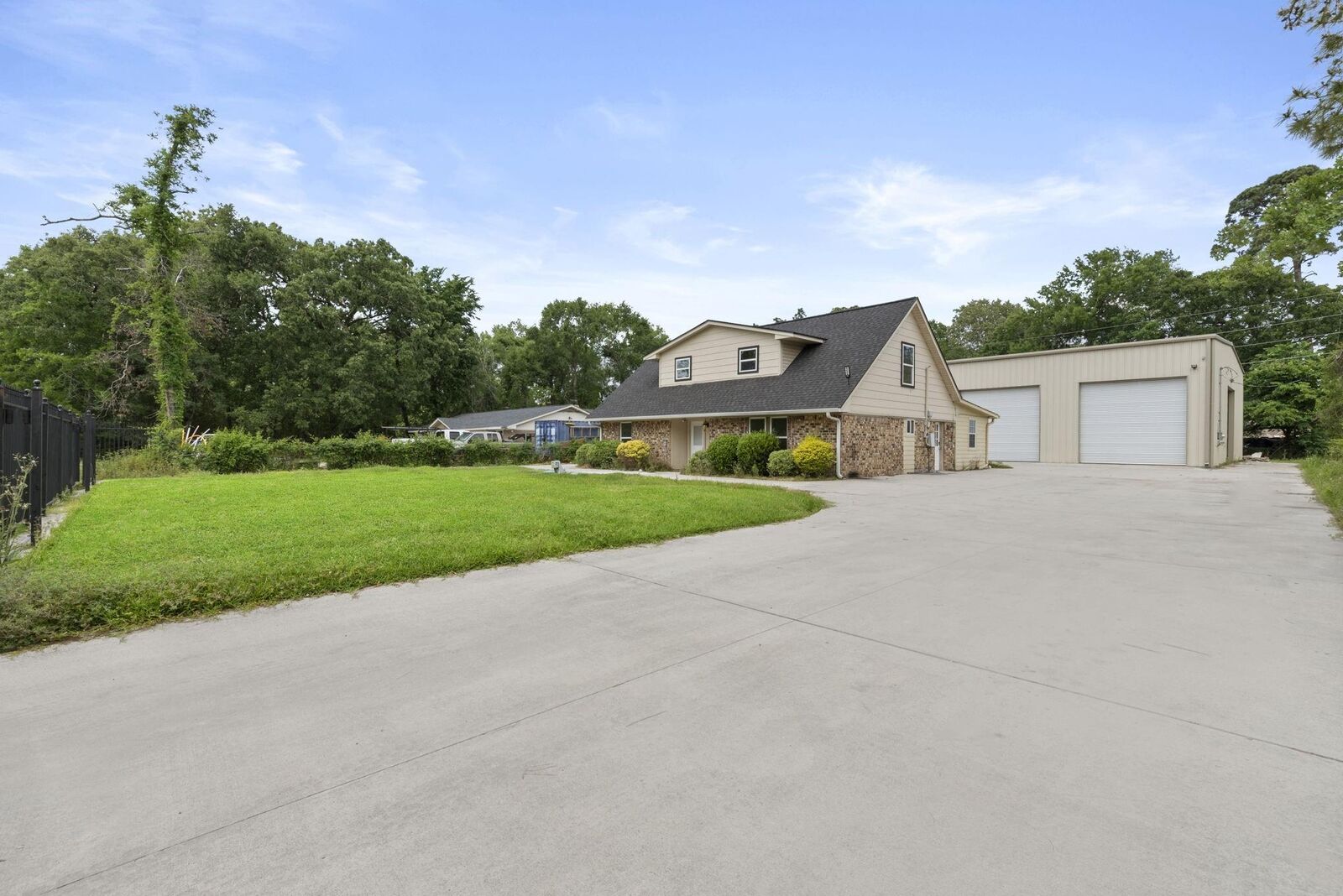 Property Photo: 1903 Pinewoods Way TX 77386