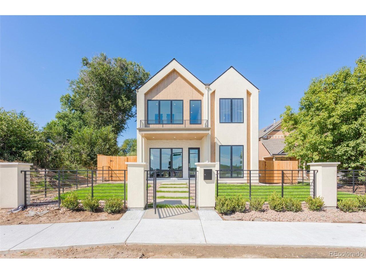 Property Photo: 1615 S Franklin St CO 80210