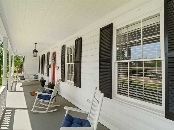 Property Photo: 1116 N Bledsoe St. TX 75644