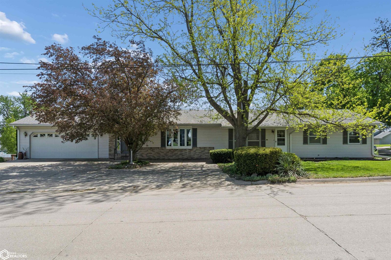 Property Photo: 612 Lincoln St IA 50635