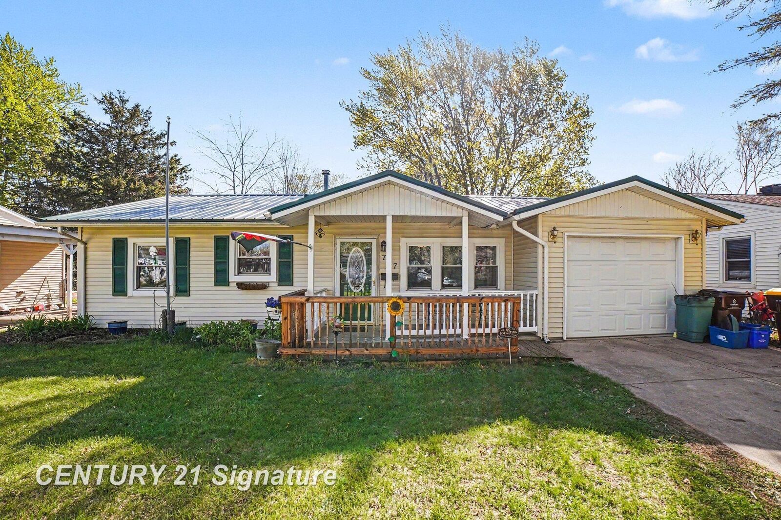 Property Photo:  707 Garwood Street  MI 48858 