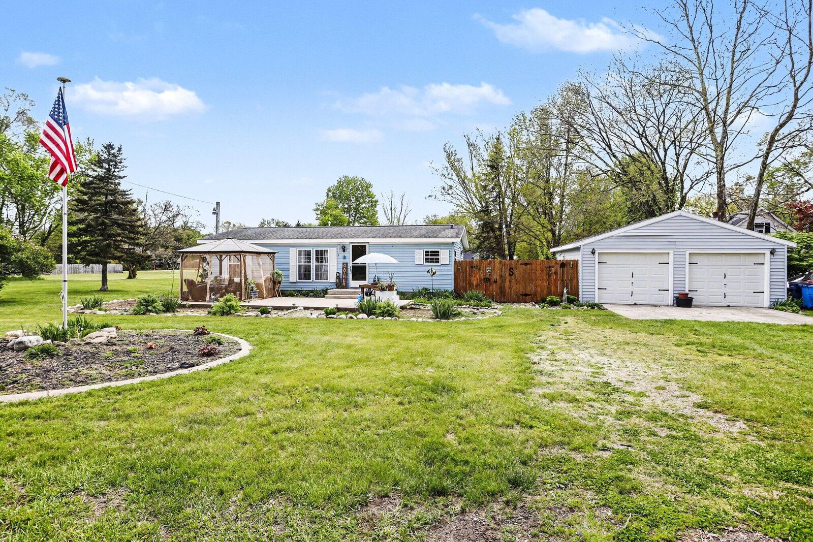Property Photo: 418 Polk Street MI 49040