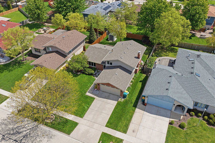 Property Photo:  615 Driftwood Avenue  IL 60446 