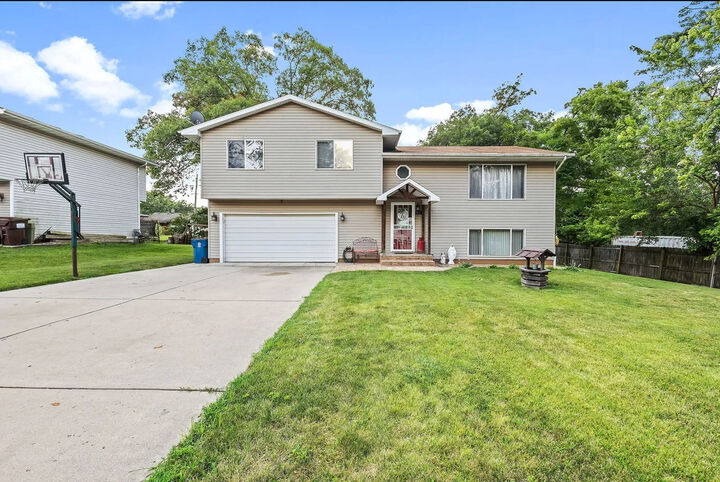 Property Photo:  711 Osage Street  IL 60432 