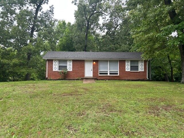 Property Photo:  108 Meadowbrook Dr  TN 37042 