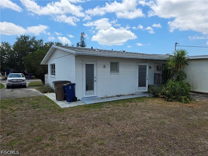 Property Photo:  1117 Vineyard Street  FL 33936 