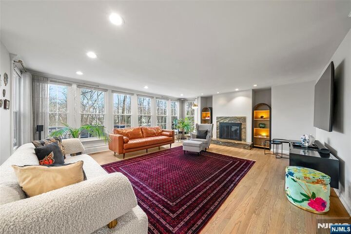 Property Photo:  639 Pawnee Lane  NJ 07417 