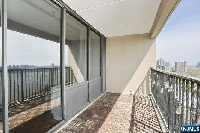 Property Photo:  6 Horizon 2405  NJ 07024 