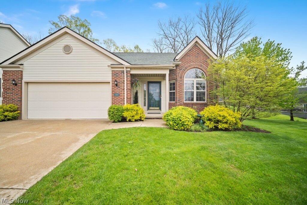 Property Photo:  300 Eagleton Court  OH 44056 