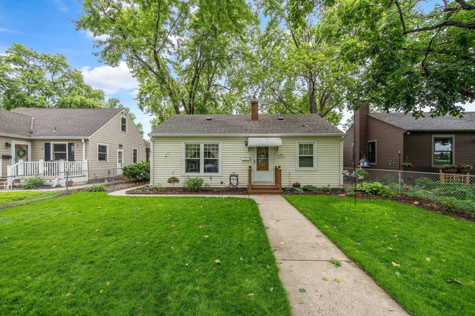 Property Photo:  14 Jackson Avenue S  MN 55343 