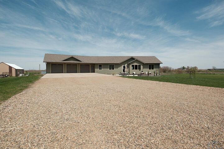 Property Photo: 937 Maple Street IA 51022