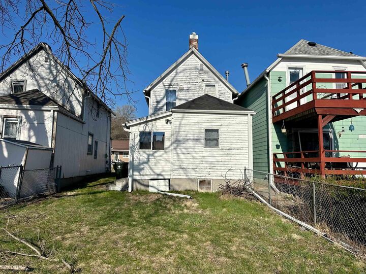 Property Photo:  458 John St  IA 51103 