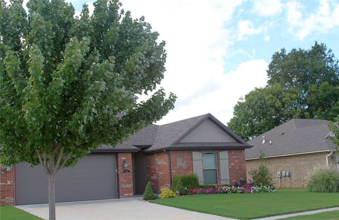 Property Photo:  1417 S Blue Willow Avenue  AR 72701 