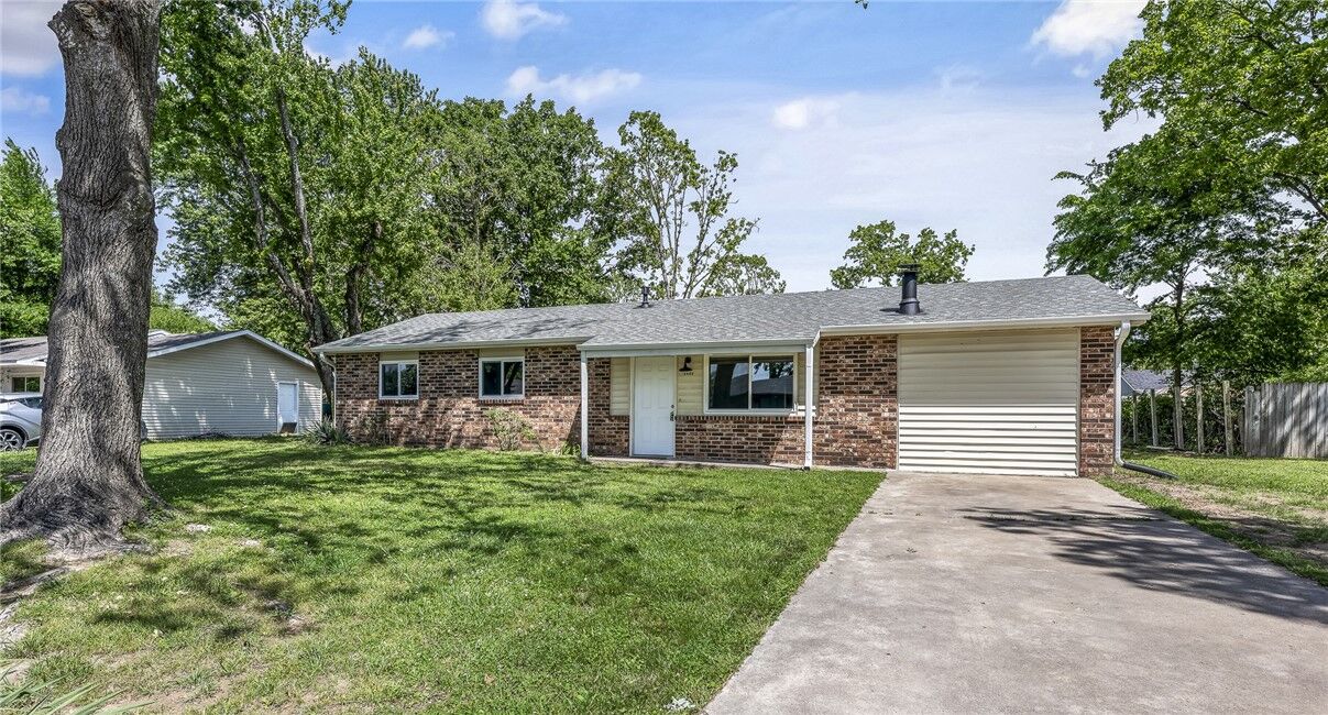Property Photo:  1521 Forest Drive  AR 72756 