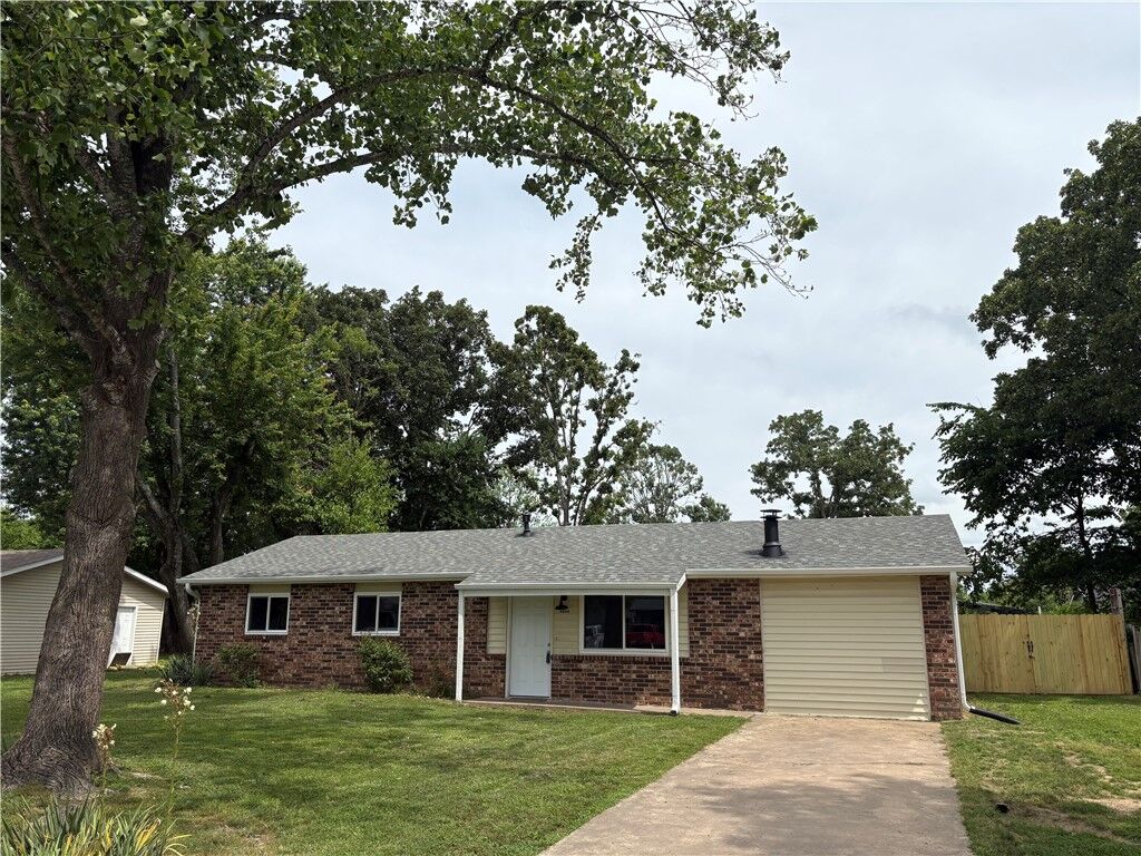 Property Photo:  1521 Forest Drive  AR 72756 