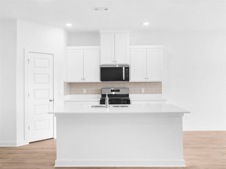 Property Photo:  612 S Neon Avenue  AR 72704 