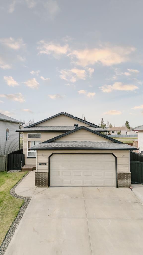 Property Photo:  8934 115 Avenue  AB T8X 1V1 