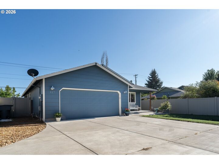 Property Photo:  113 NE Whispering River Ct  OR 97128 