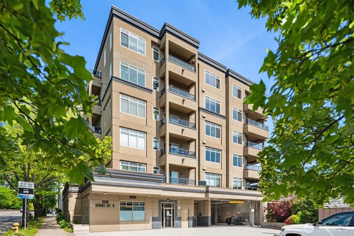 Property Photo:  1000  Aurora Avenue N 609  WA 98109 
