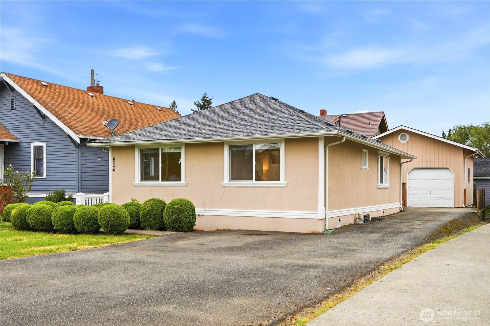 Property Photo:  804 N 3rd Street  WA 98057 