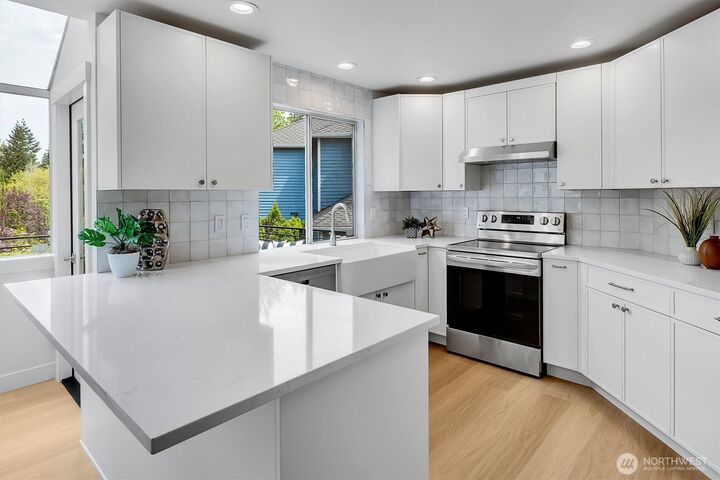 Property Photo: 24422 SE 46th Court WA 98029