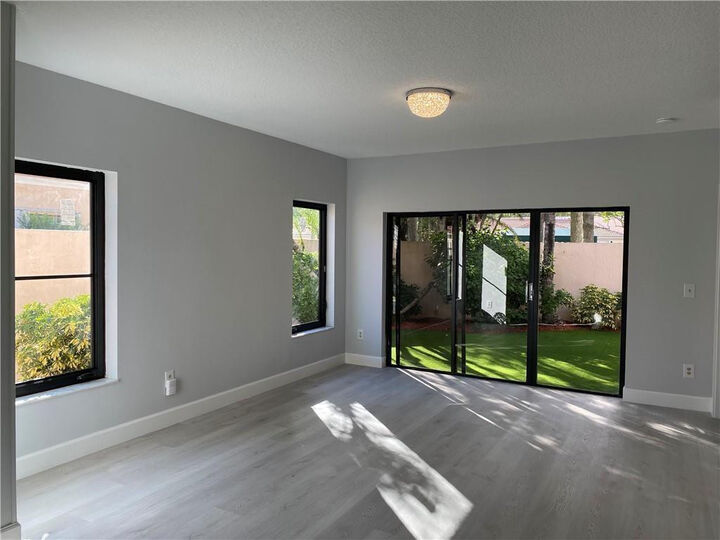 Property Photo: 692 SW 158th Terrace FL 33027