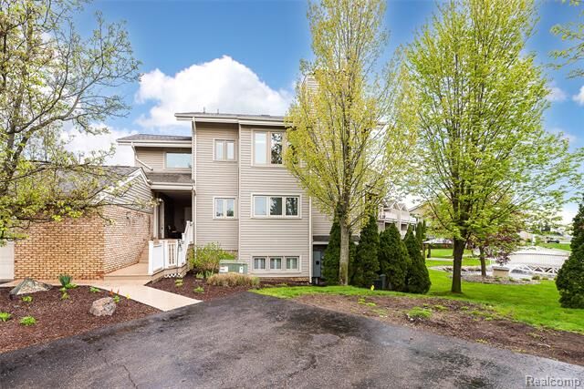 Property Photo:  21100 Boulder Circle  MI 48167 