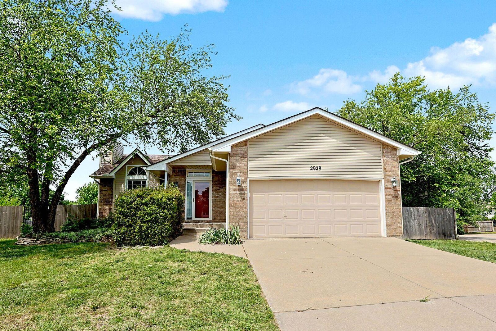 Property Photo:  2929 N Parkwood Ct  KS 67220 