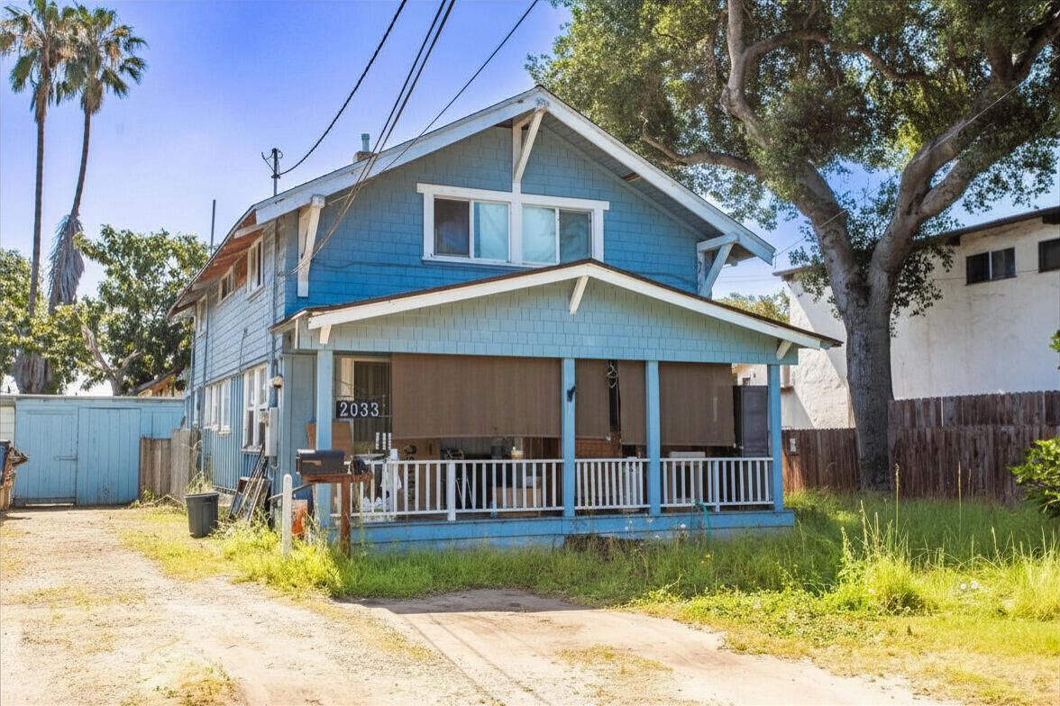 Property Photo:  2033 Oak Avenue  CA 93101 