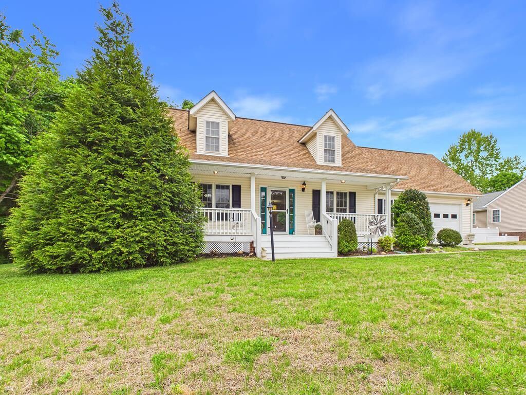 Property Photo:  1505 Fourth Ave Ext  VA 23901 