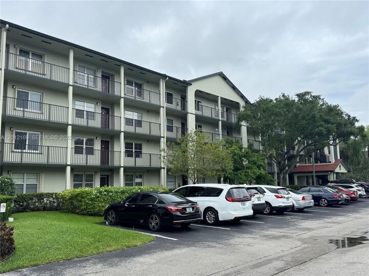 Property Photo: 12950 SW 13th St 412D FL 33027