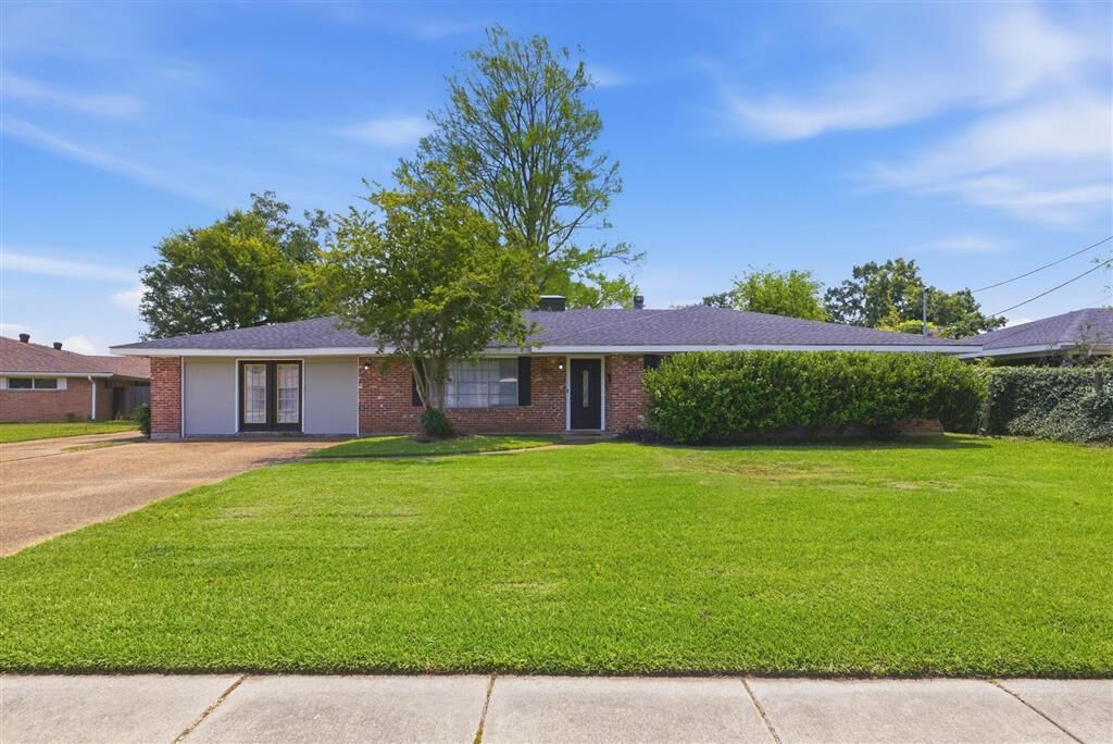Property Photo:  563 Jefferson Street  LA 70605 