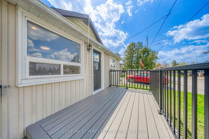 Property Photo:  193 Cameron Crescent  ON L4P 2N7 
