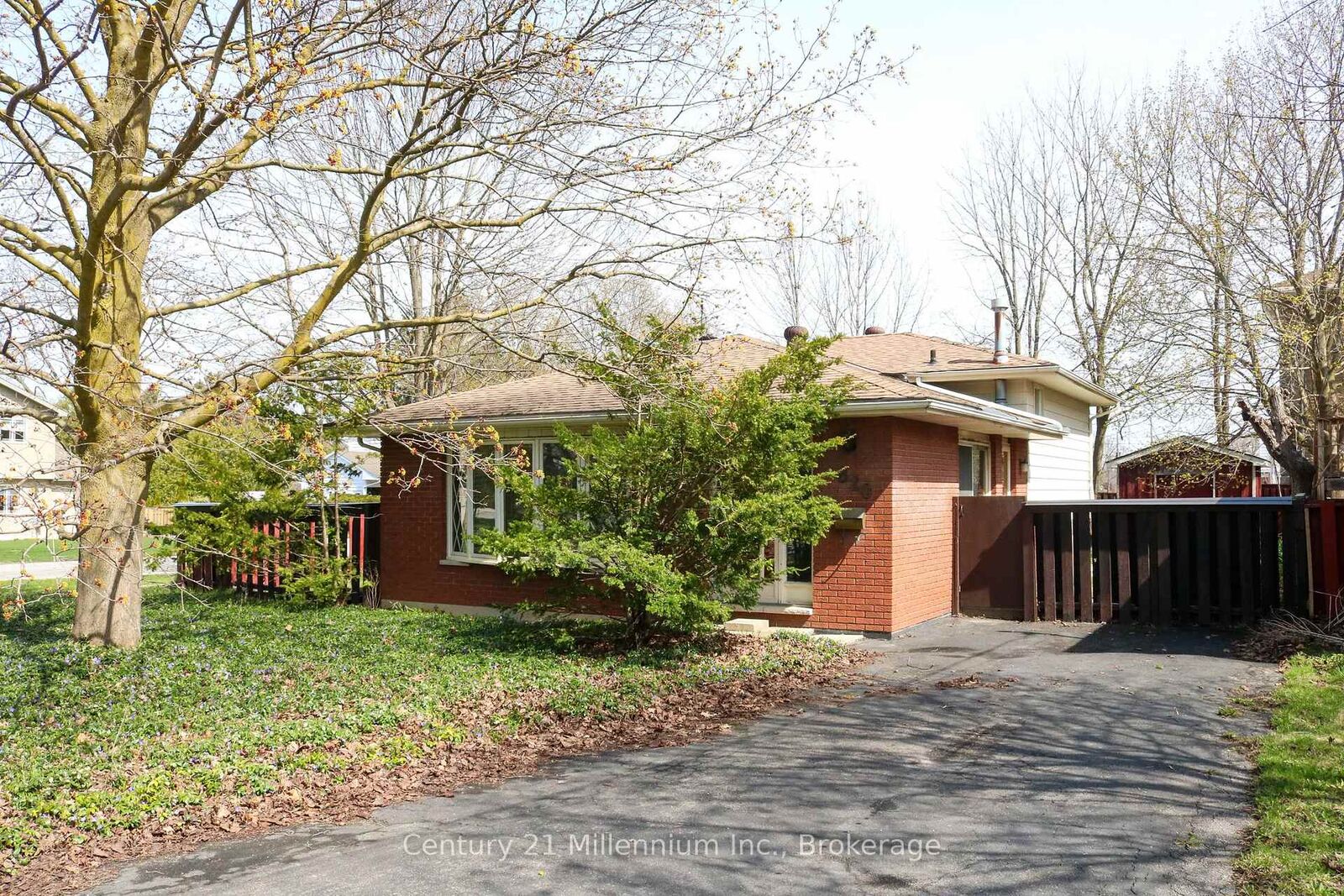 Property Photo:  620 16th Street E  ON N4K 1Y7 