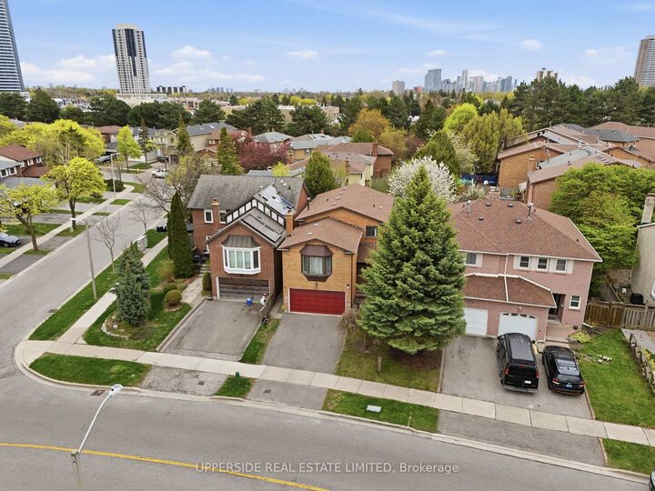 Property Photo: 691 York Hill Boulevard ON L4J 5G4