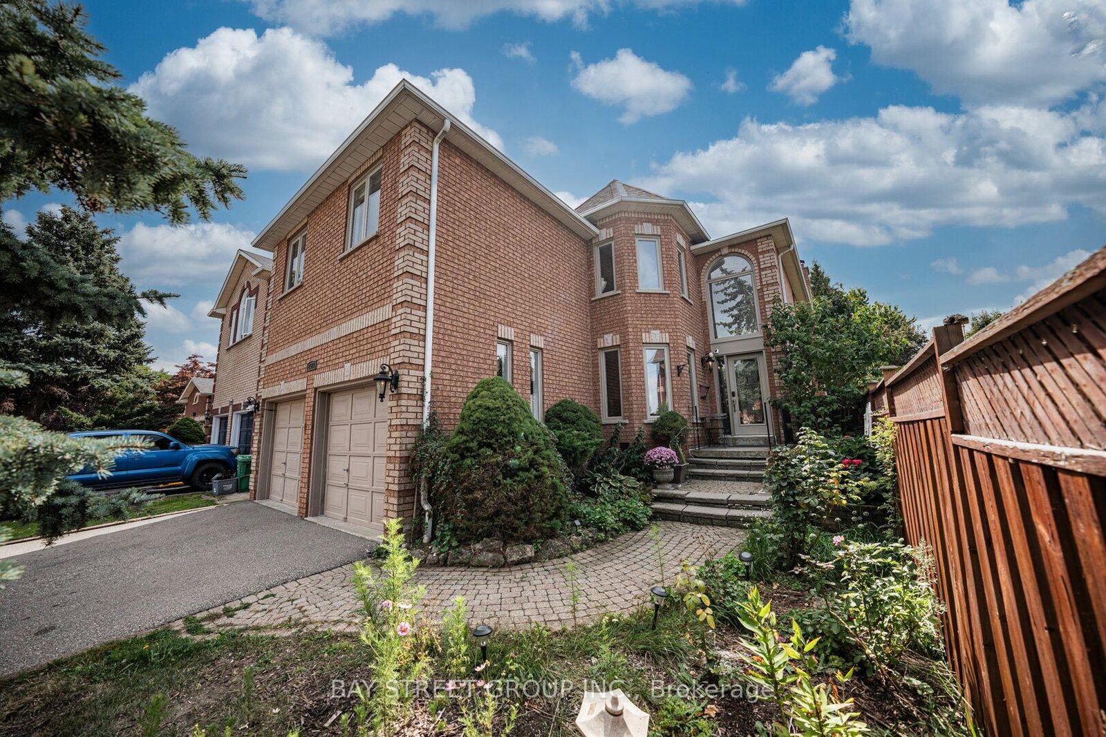 Property Photo: 2524 Paula Court ON L5K 2R5