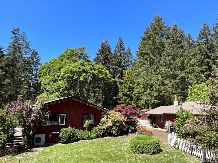 Property Photo: 1855 Oyster Way BC V0R 1X6