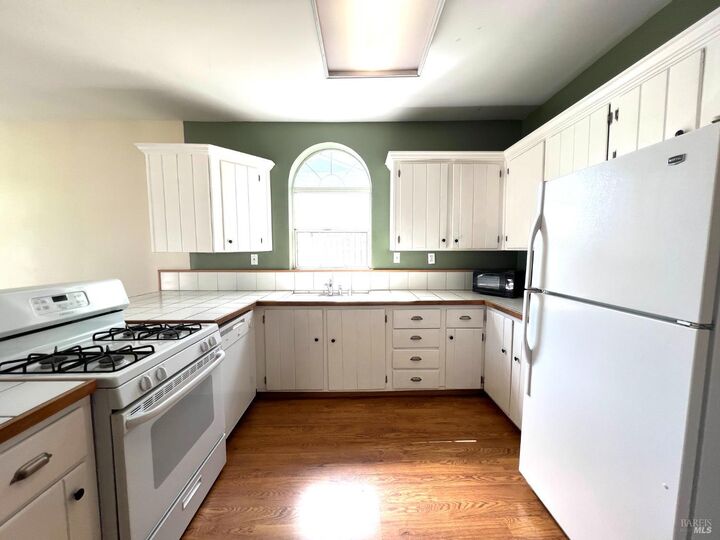 Property Photo:  168 Pine Street  CA 95490 