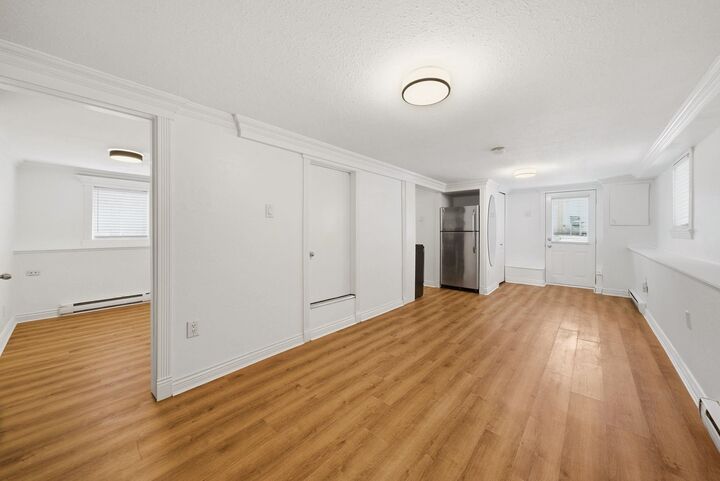 Property Photo:  524 E 12th Avenue B  BC V5T 2H5 