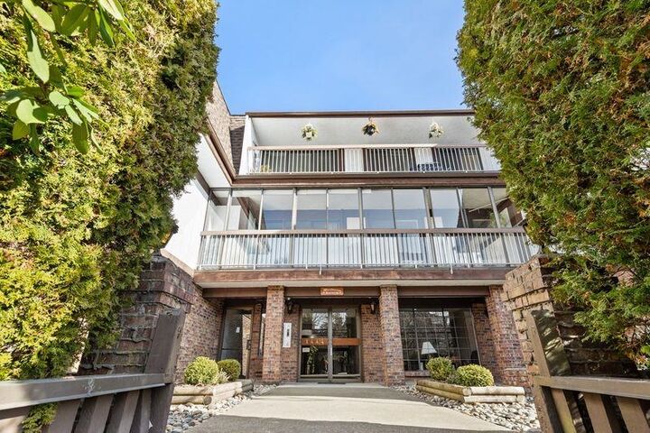 Property Photo: 1444 Martin Street 309 BC V4B 3W7