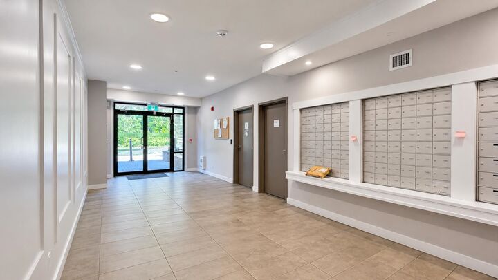 Property Photo: 32690 14th Avenue 203 BC V2V 0K5