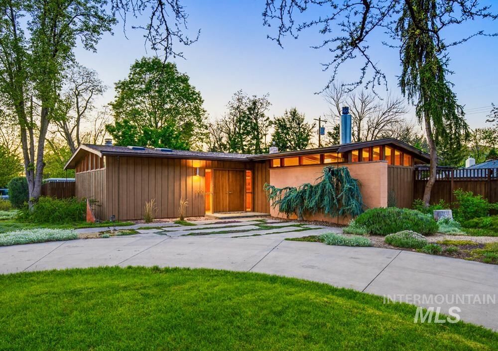 Property Photo:  2901 N Tartan Pl  ID 83702 
