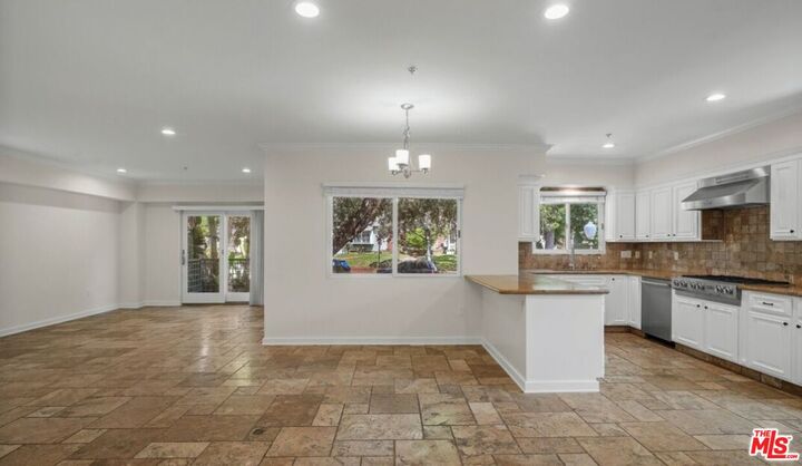 Property Photo:  10616 Kinnard Ave  CA 90024 