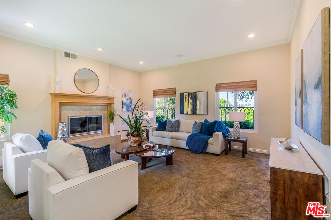 Property Photo:  2422 N Ardmore Ave  CA 90266 