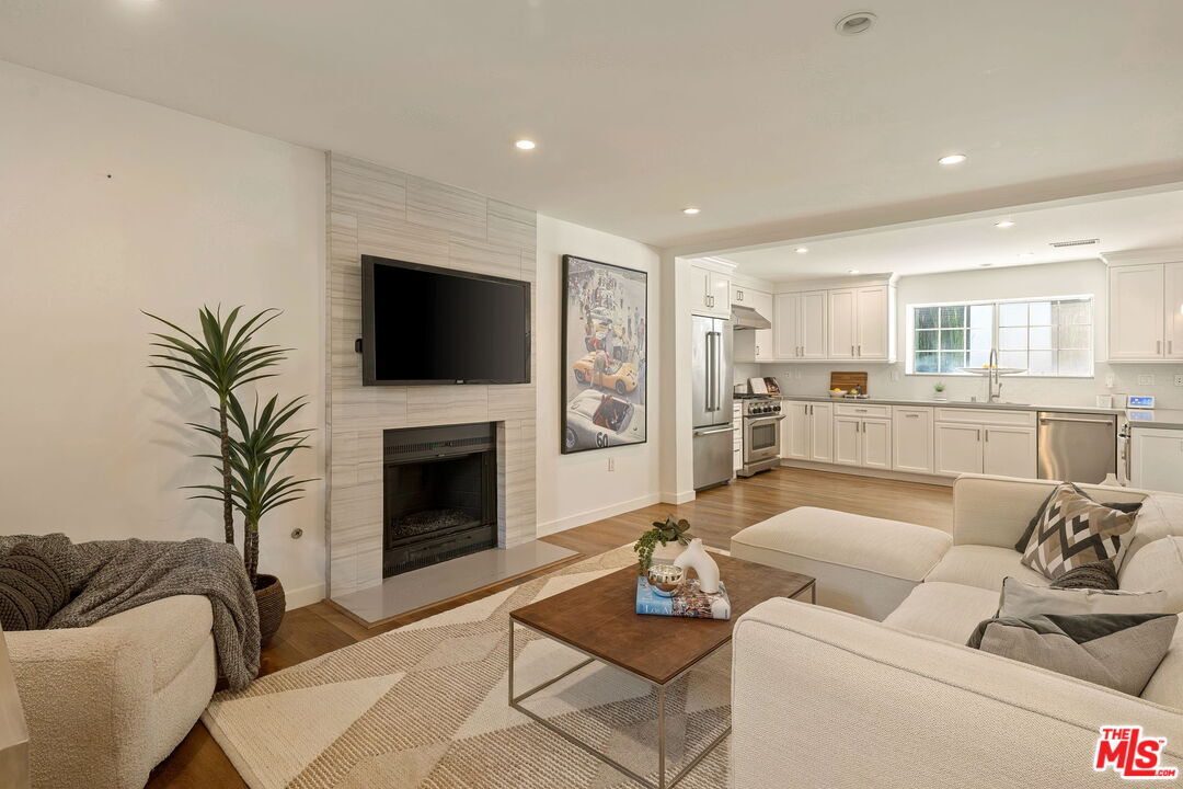 Property Photo:  11734 Sunshine Ter  CA 91604 