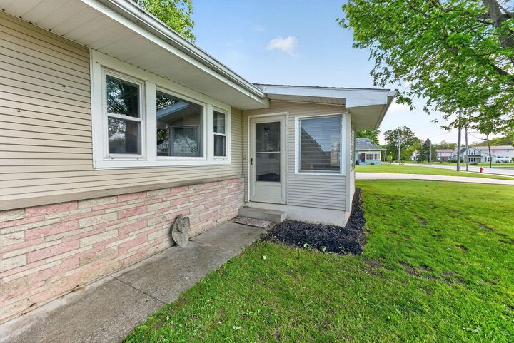 Property Photo:  295 S Franklin Street  OH 43344 