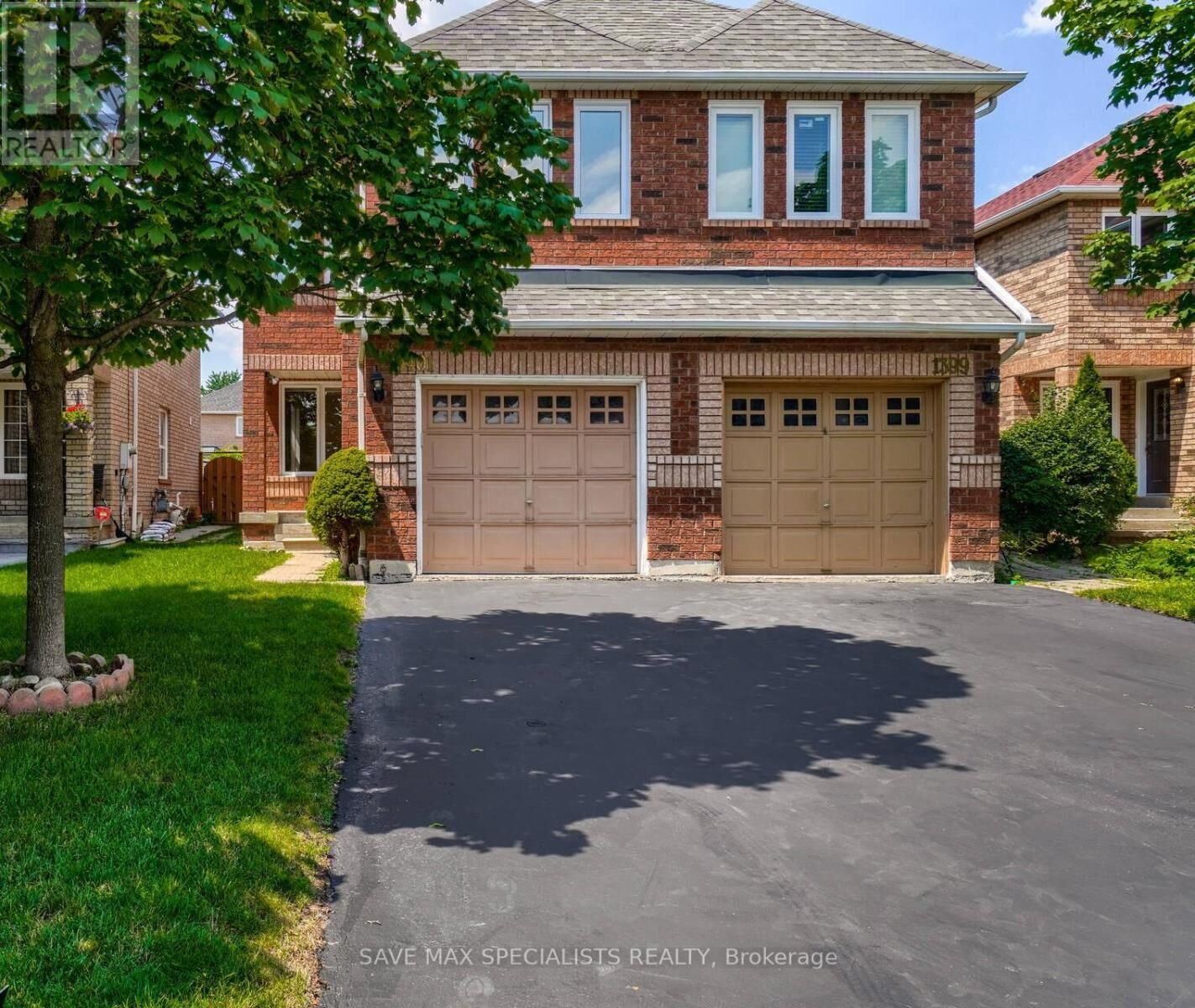 Property Photo:  1401 Inuit Trail  ON L5N 7R8 