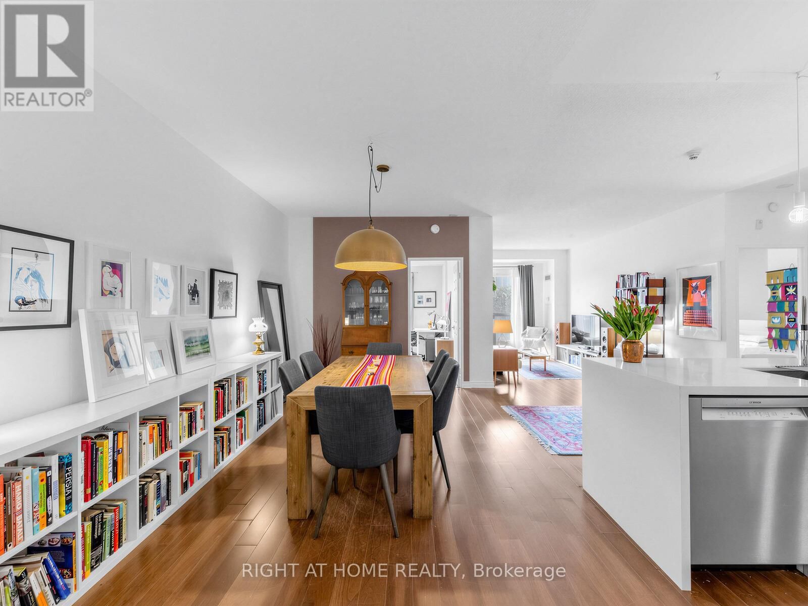 Property Photo:  11 Christie Street 406  ON M6G 4C3 